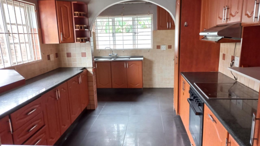 5 Bedroom Property for Sale in Ocean View KwaZulu-Natal