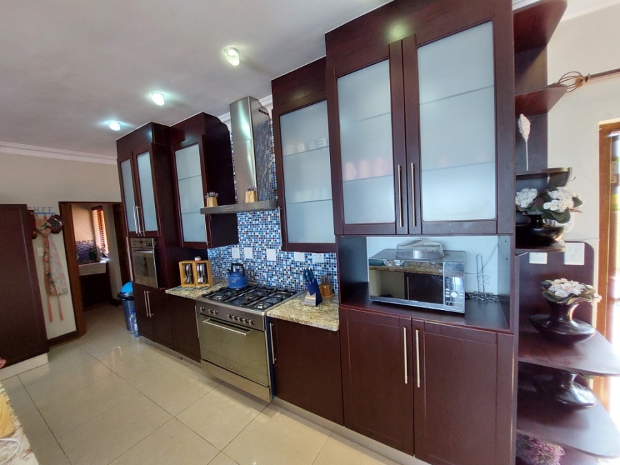 6 Bedroom Property for Sale in Uvongo KwaZulu-Natal