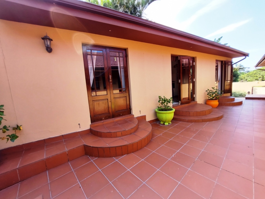 6 Bedroom Property for Sale in Uvongo KwaZulu-Natal