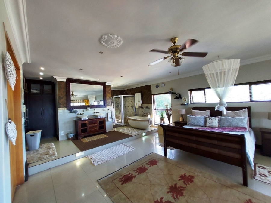 6 Bedroom Property for Sale in Uvongo KwaZulu-Natal