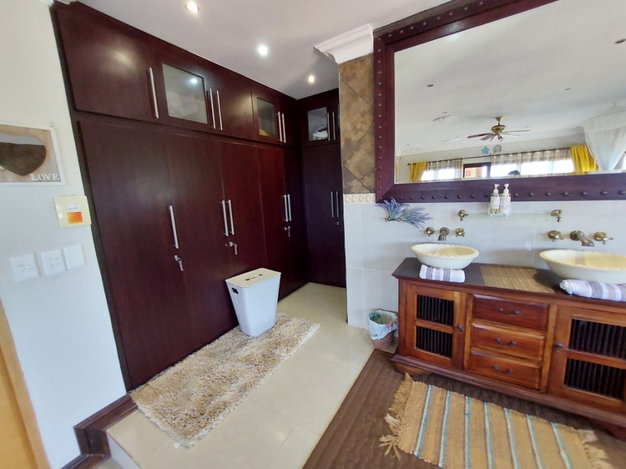 6 Bedroom Property for Sale in Uvongo KwaZulu-Natal