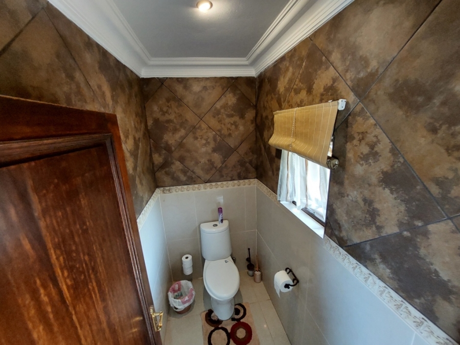 6 Bedroom Property for Sale in Uvongo KwaZulu-Natal