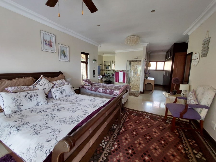 6 Bedroom Property for Sale in Uvongo KwaZulu-Natal
