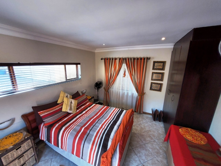 6 Bedroom Property for Sale in Uvongo KwaZulu-Natal