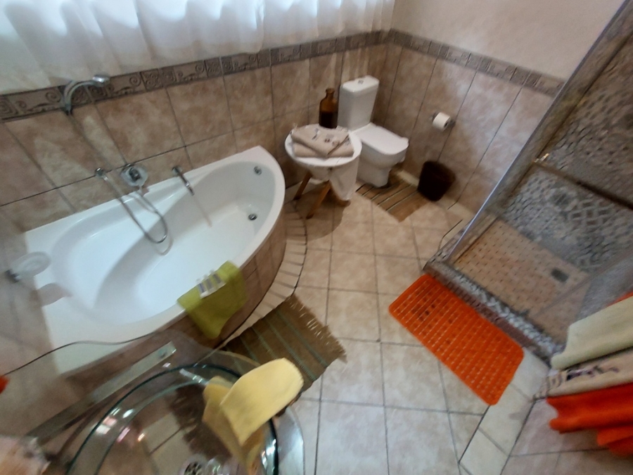 6 Bedroom Property for Sale in Uvongo KwaZulu-Natal