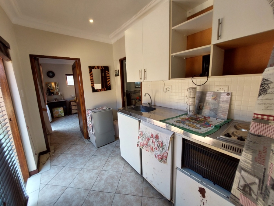 6 Bedroom Property for Sale in Uvongo KwaZulu-Natal