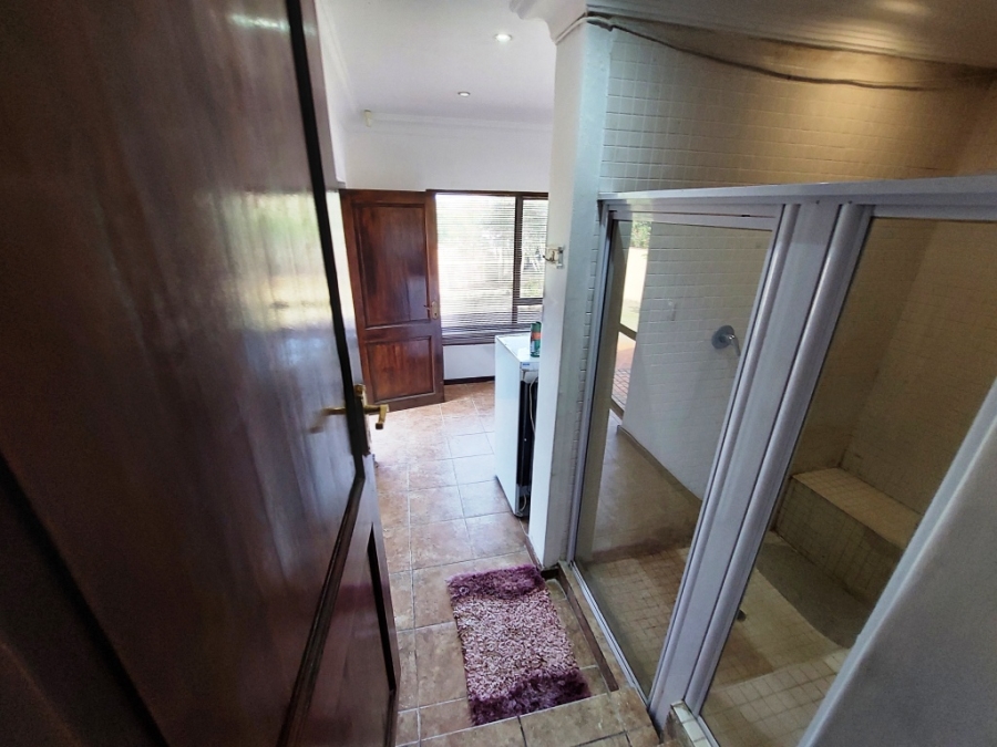 6 Bedroom Property for Sale in Uvongo KwaZulu-Natal