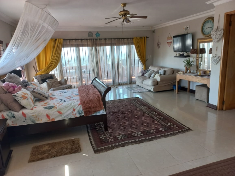 6 Bedroom Property for Sale in Uvongo KwaZulu-Natal