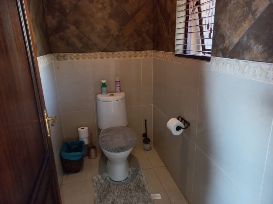 6 Bedroom Property for Sale in Uvongo KwaZulu-Natal