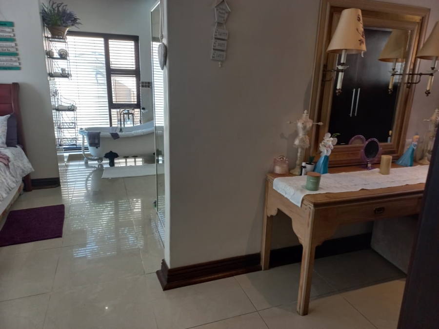 6 Bedroom Property for Sale in Uvongo KwaZulu-Natal