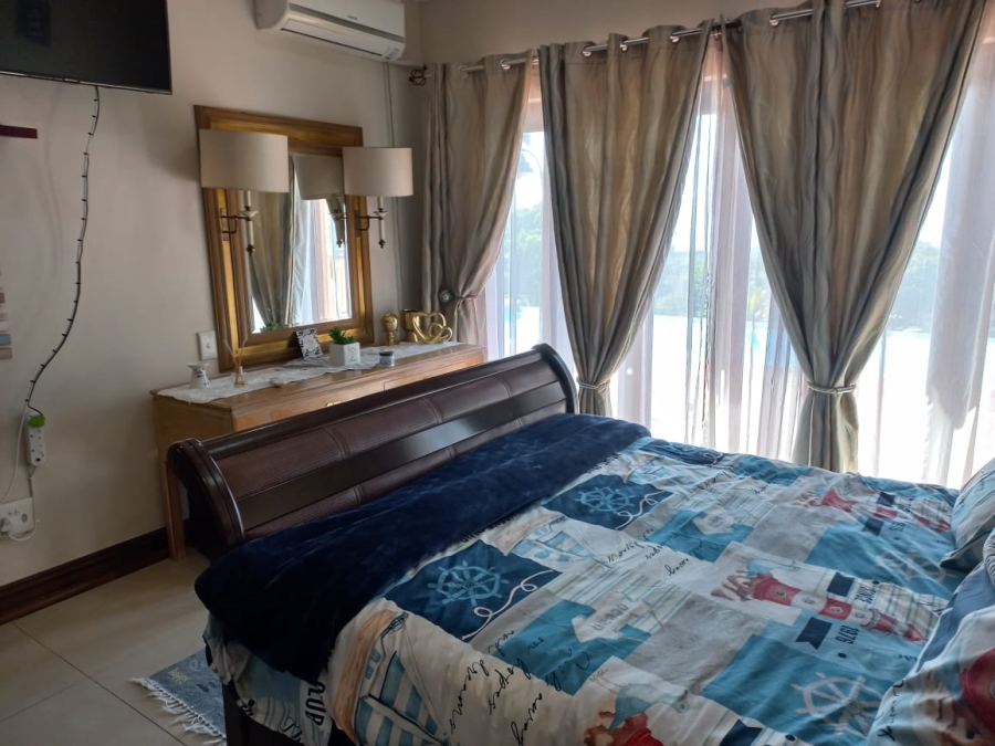 6 Bedroom Property for Sale in Uvongo KwaZulu-Natal