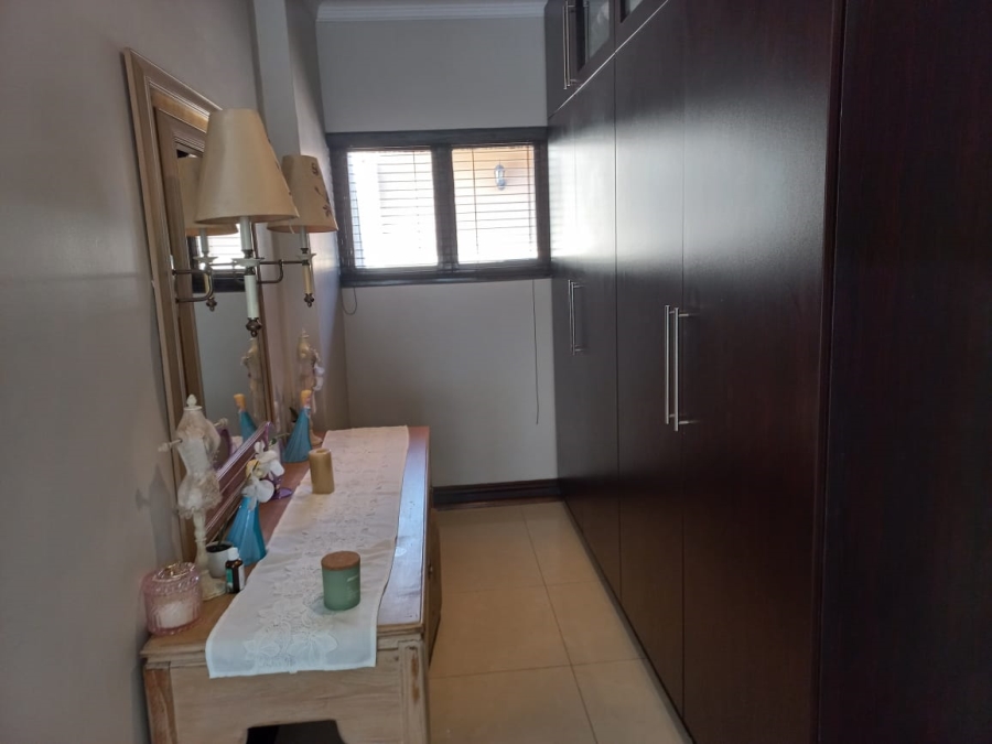 6 Bedroom Property for Sale in Uvongo KwaZulu-Natal