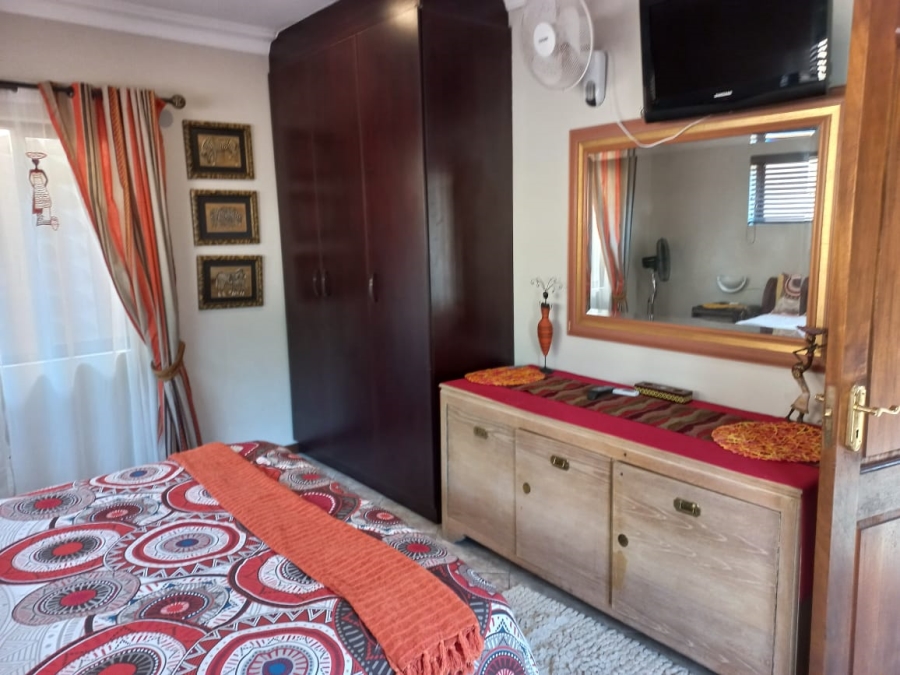 6 Bedroom Property for Sale in Uvongo KwaZulu-Natal