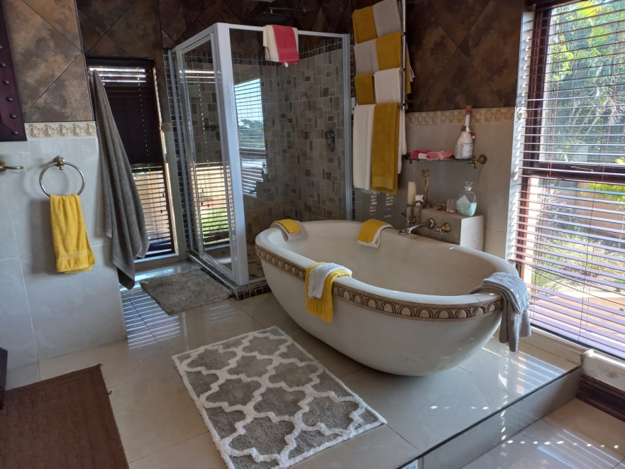 6 Bedroom Property for Sale in Uvongo KwaZulu-Natal