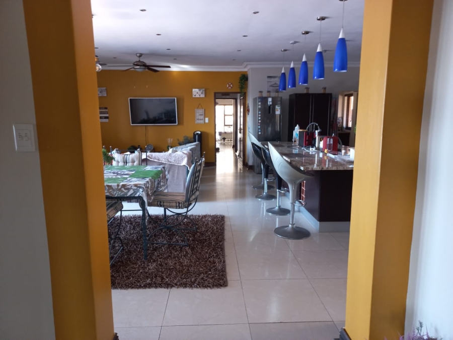 6 Bedroom Property for Sale in Uvongo KwaZulu-Natal