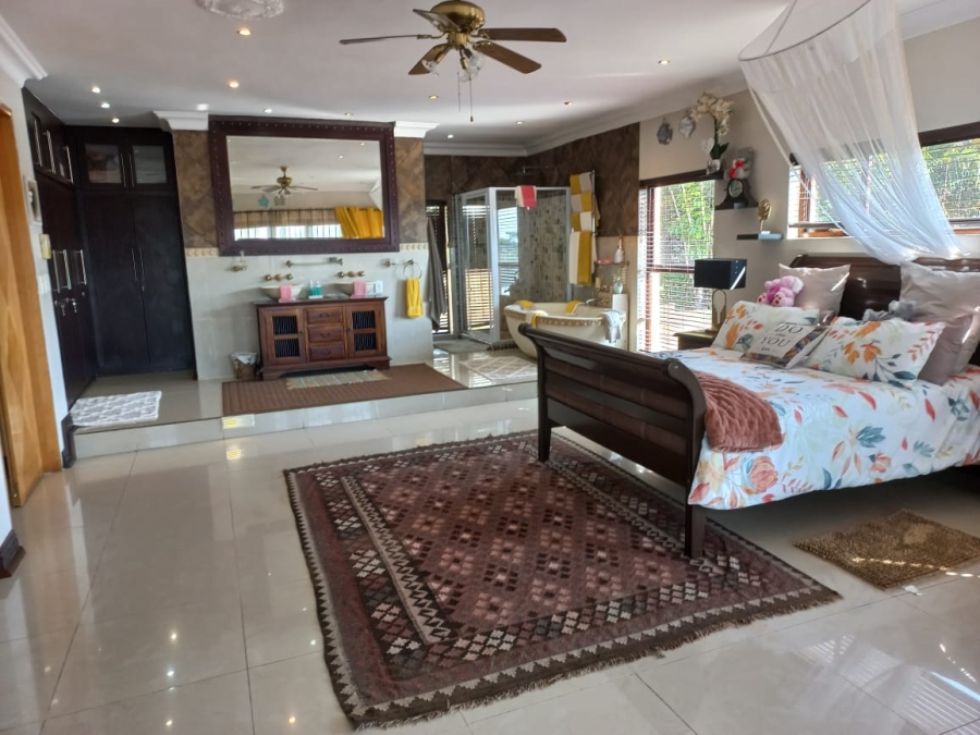 6 Bedroom Property for Sale in Uvongo KwaZulu-Natal