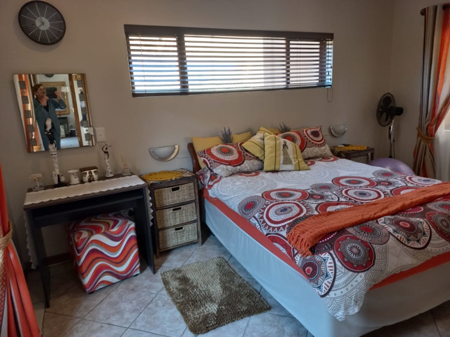 6 Bedroom Property for Sale in Uvongo KwaZulu-Natal