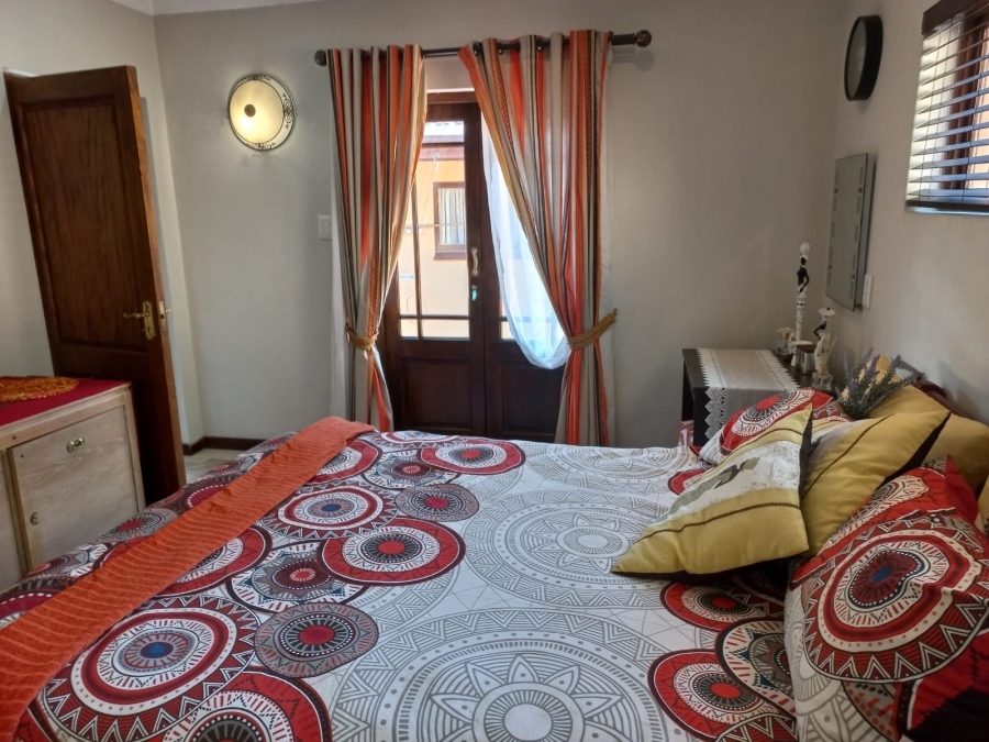 6 Bedroom Property for Sale in Uvongo KwaZulu-Natal