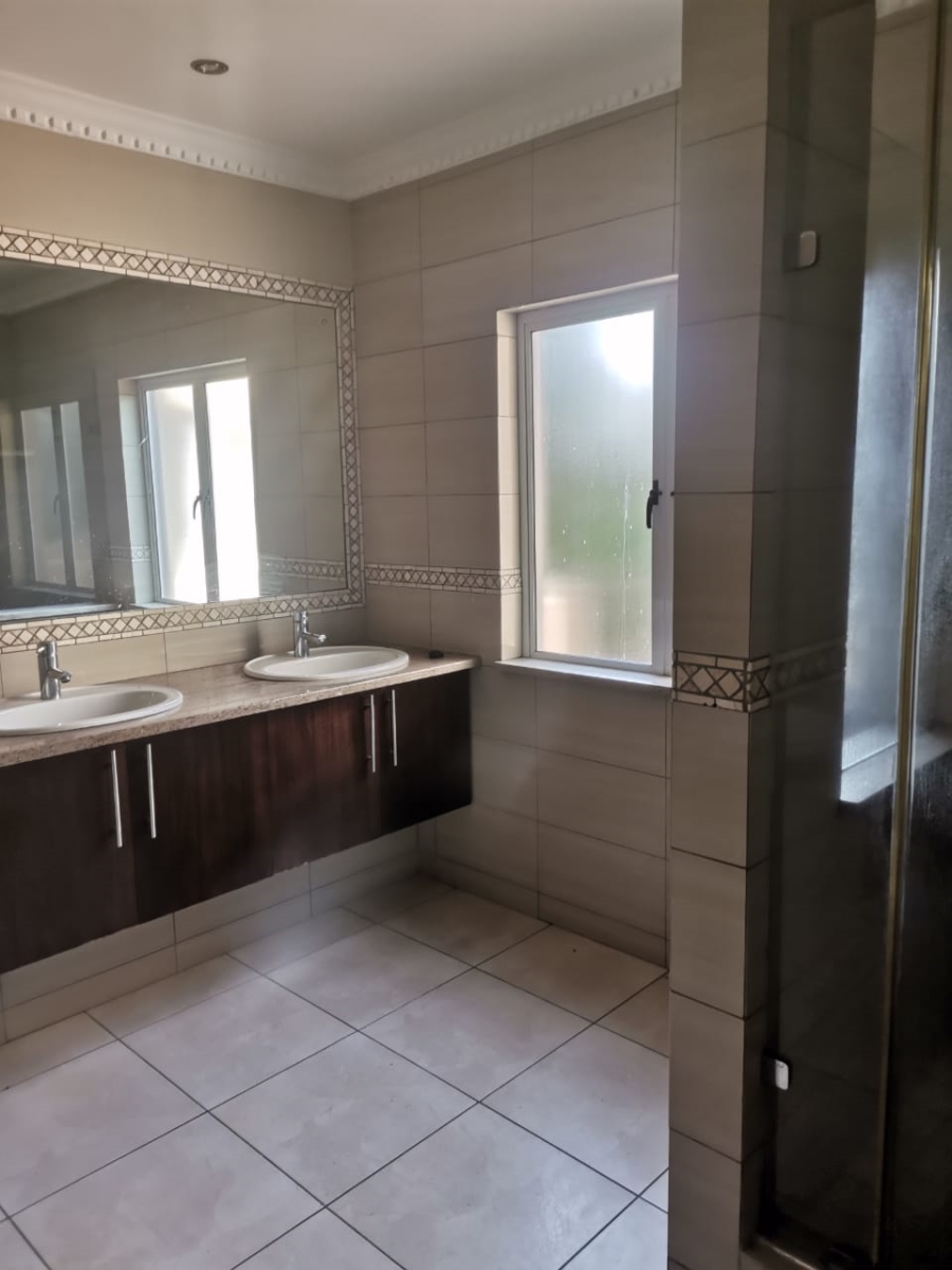 4 Bedroom Property for Sale in Umhlanga KwaZulu-Natal
