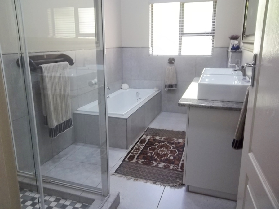 6 Bedroom Property for Sale in Signal Hill KwaZulu-Natal