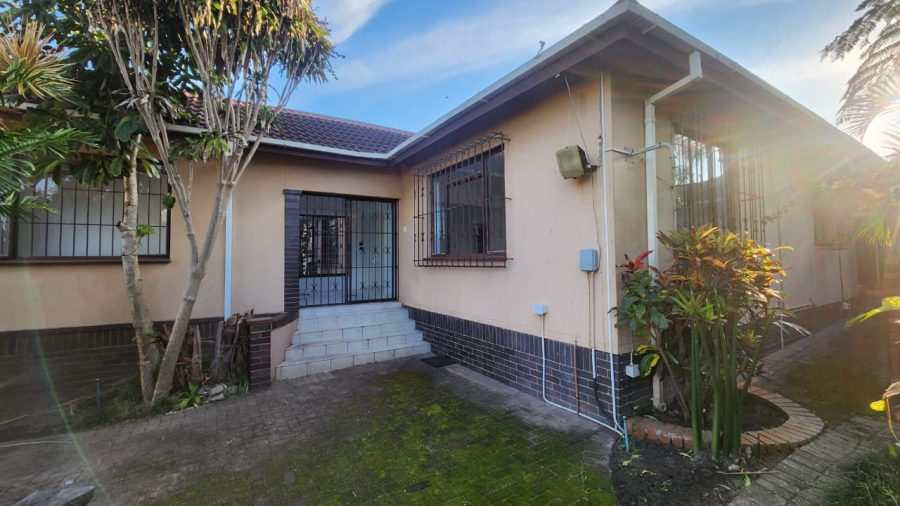 6 Bedroom Property for Sale in Uvongo KwaZulu-Natal