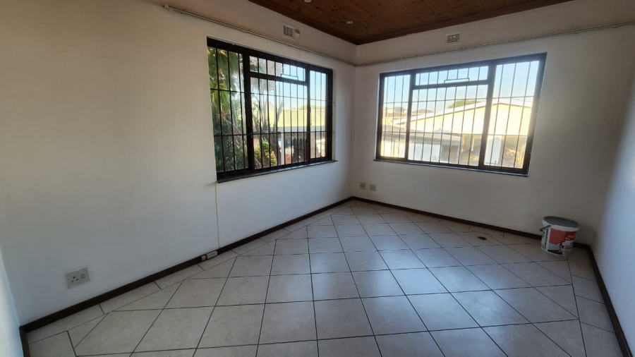 6 Bedroom Property for Sale in Uvongo KwaZulu-Natal