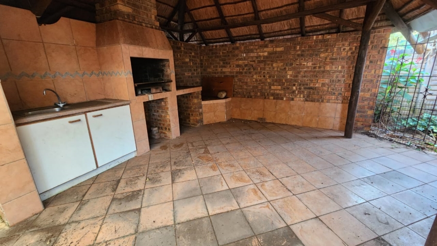 6 Bedroom Property for Sale in Uvongo KwaZulu-Natal