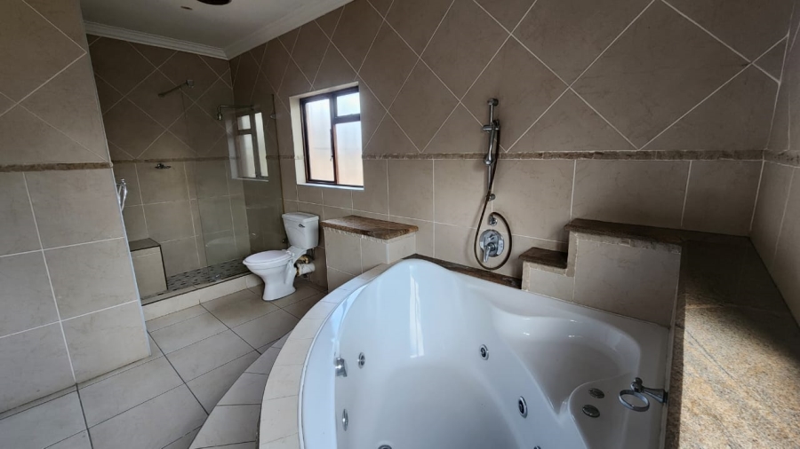 6 Bedroom Property for Sale in Uvongo KwaZulu-Natal