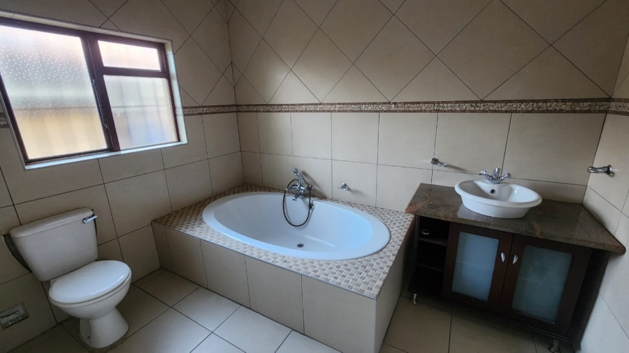 6 Bedroom Property for Sale in Uvongo KwaZulu-Natal