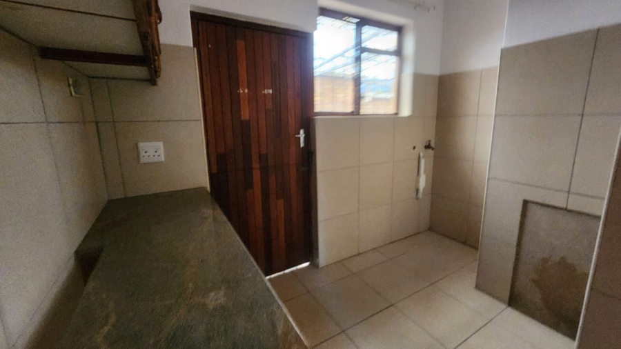 6 Bedroom Property for Sale in Uvongo KwaZulu-Natal