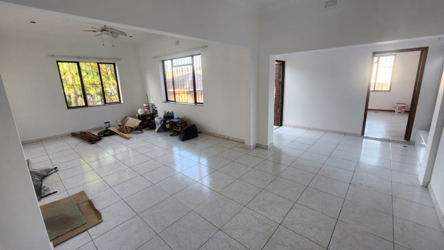 6 Bedroom Property for Sale in Uvongo KwaZulu-Natal