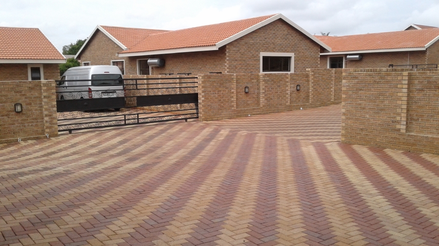 To Let 3 Bedroom Property for Rent in Pioneer Park KwaZulu-Natal