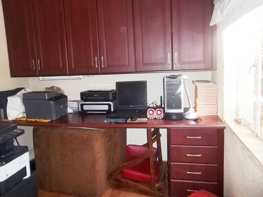 3 Bedroom Property for Sale in Aviary Hill KwaZulu-Natal