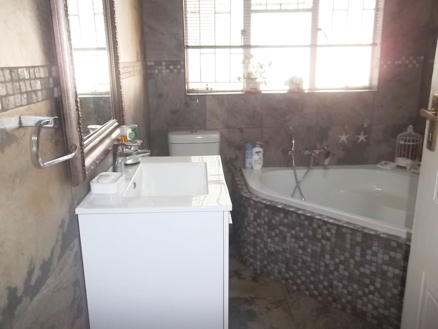 3 Bedroom Property for Sale in Aviary Hill KwaZulu-Natal