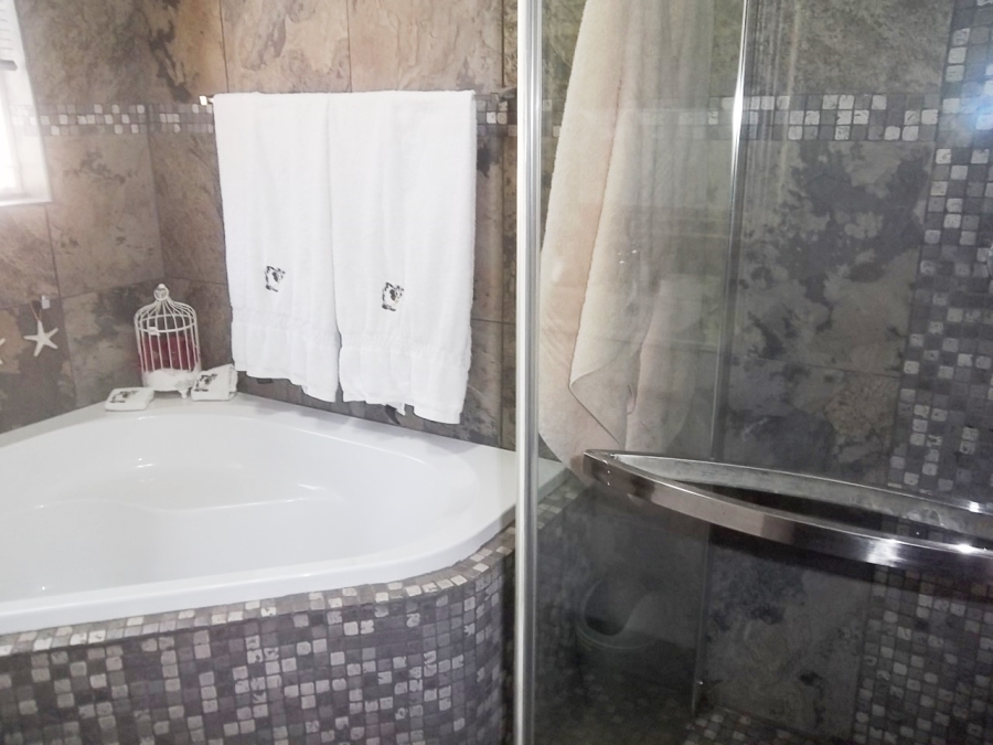 3 Bedroom Property for Sale in Aviary Hill KwaZulu-Natal
