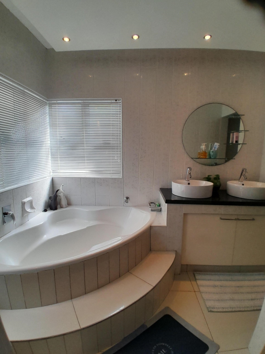 7 Bedroom Property for Sale in Umhlanga Ridge KwaZulu-Natal