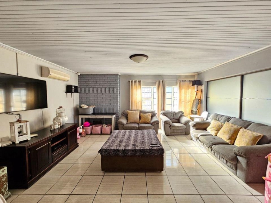 4 Bedroom Property for Sale in Signal Hill KwaZulu-Natal