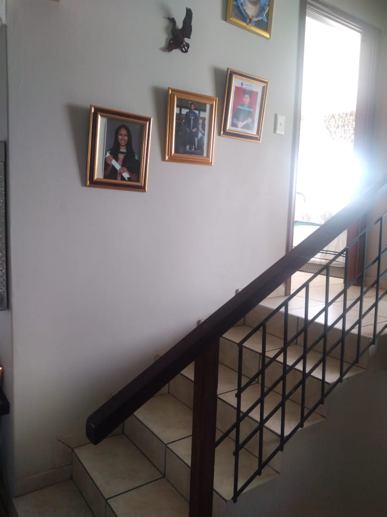 5 Bedroom Property for Sale in Amanzimtoti KwaZulu-Natal