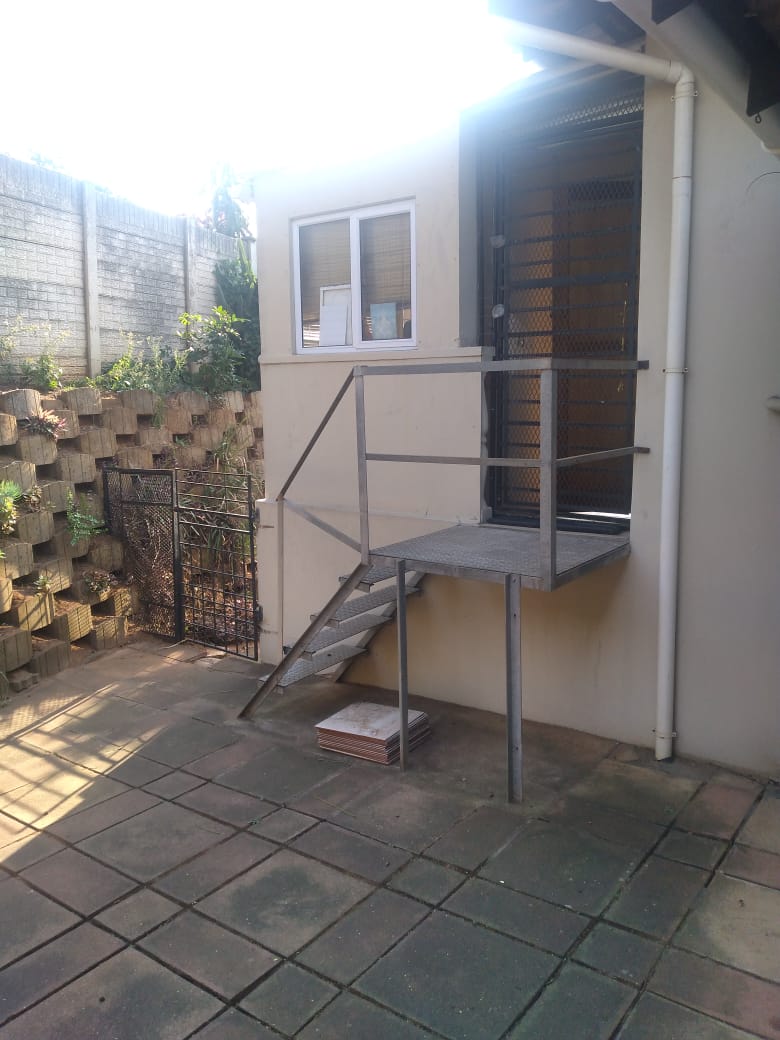 5 Bedroom Property for Sale in Amanzimtoti KwaZulu-Natal
