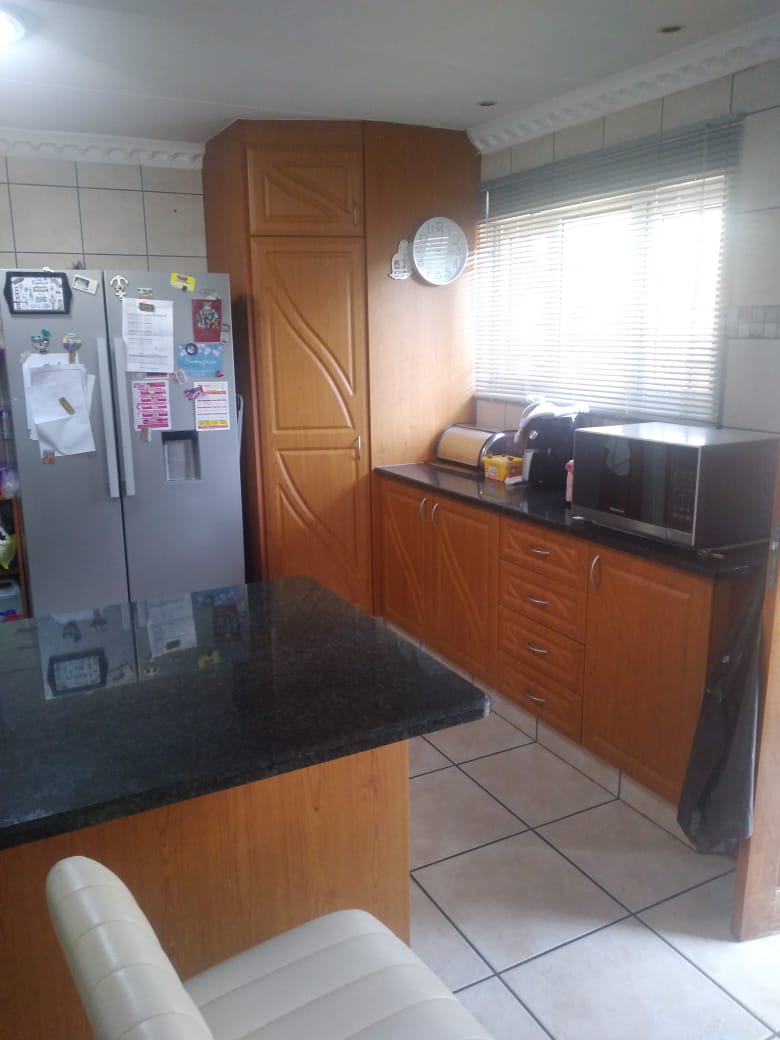 5 Bedroom Property for Sale in Amanzimtoti KwaZulu-Natal