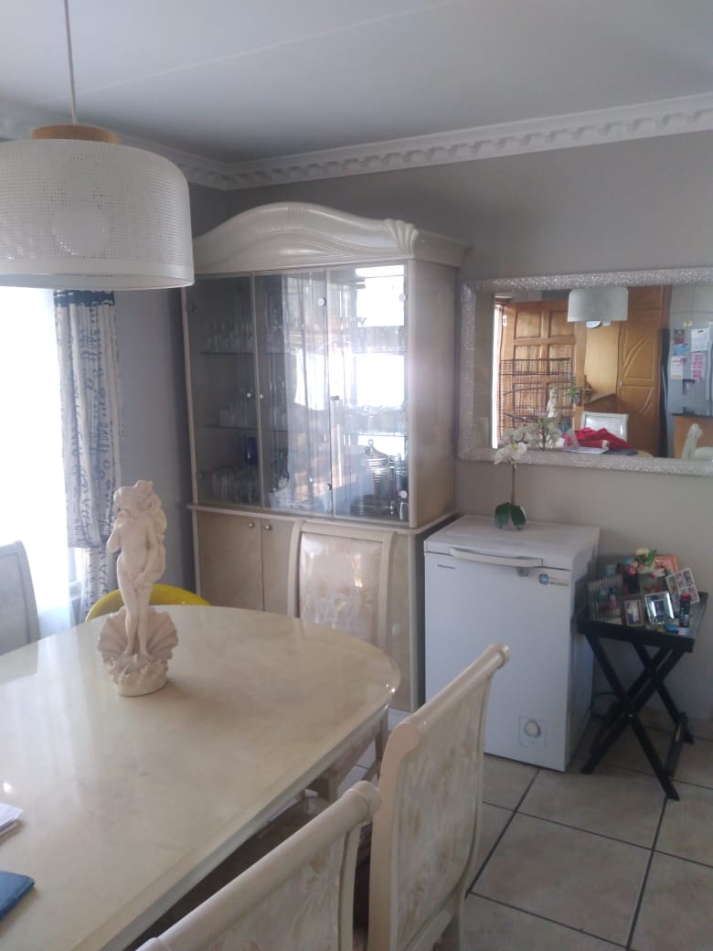 5 Bedroom Property for Sale in Amanzimtoti KwaZulu-Natal