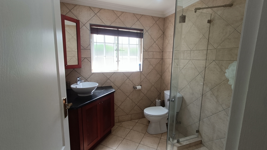 5 Bedroom Property for Sale in Winston Park KwaZulu-Natal