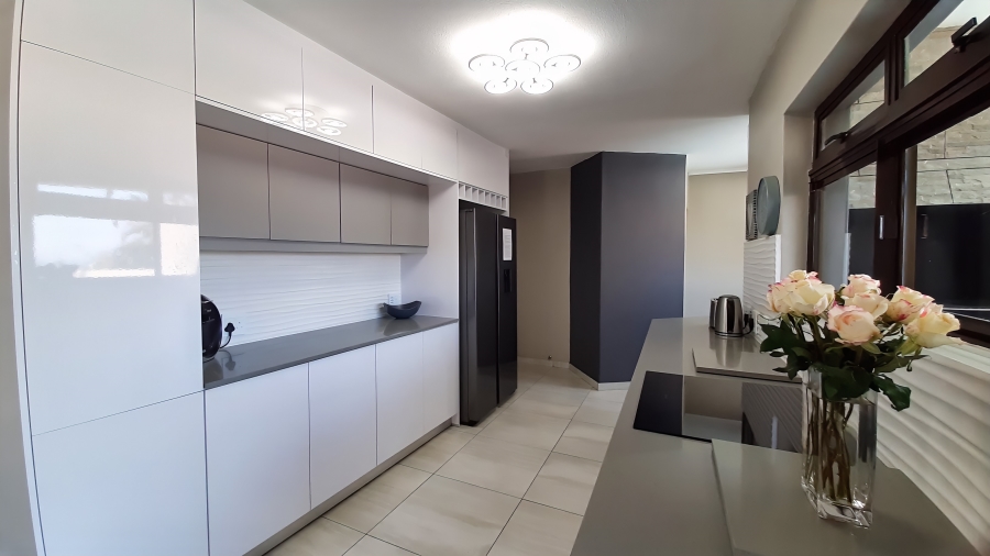 7 Bedroom Property for Sale in Salt Rock KwaZulu-Natal