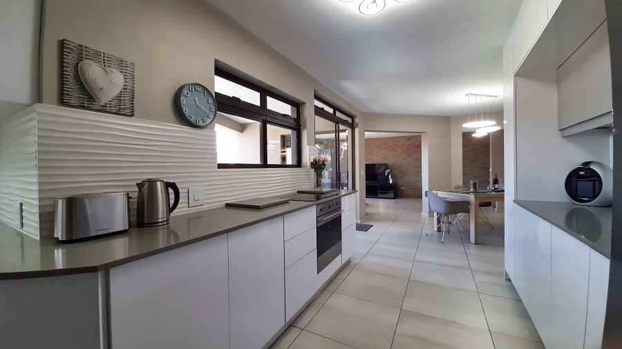 7 Bedroom Property for Sale in Salt Rock KwaZulu-Natal