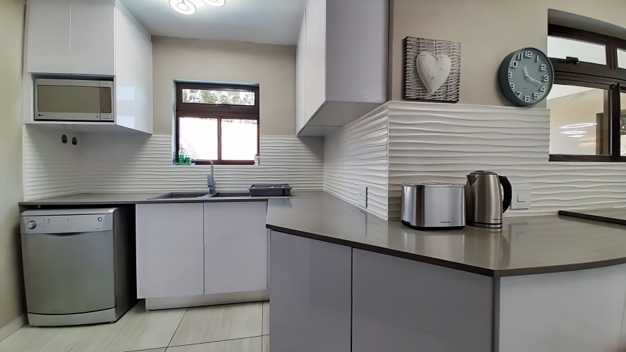 7 Bedroom Property for Sale in Salt Rock KwaZulu-Natal