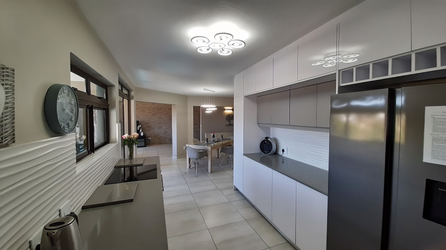 7 Bedroom Property for Sale in Salt Rock KwaZulu-Natal