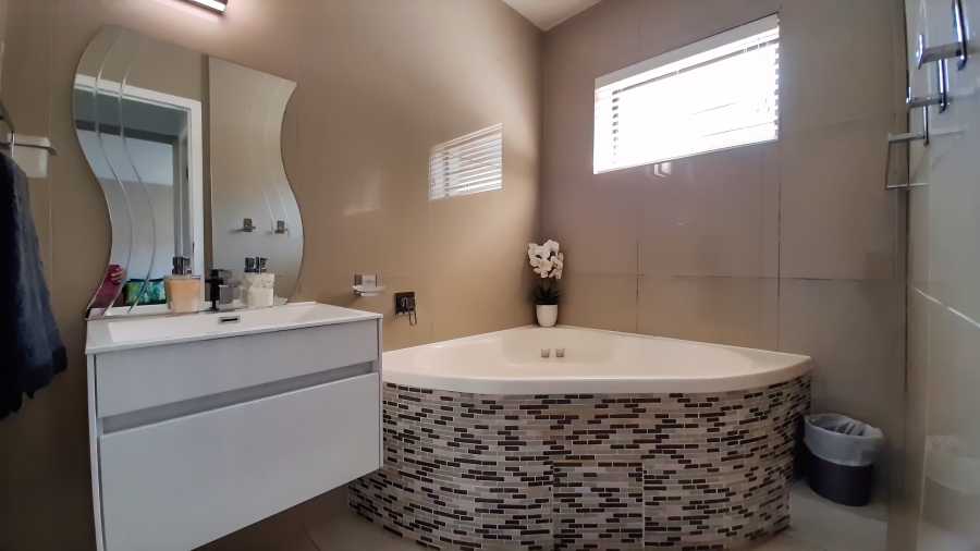 7 Bedroom Property for Sale in Salt Rock KwaZulu-Natal