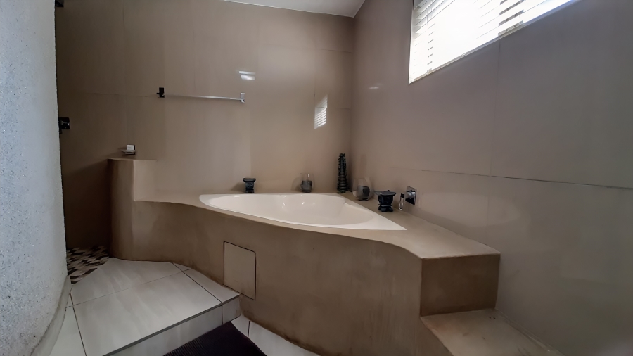 7 Bedroom Property for Sale in Salt Rock KwaZulu-Natal