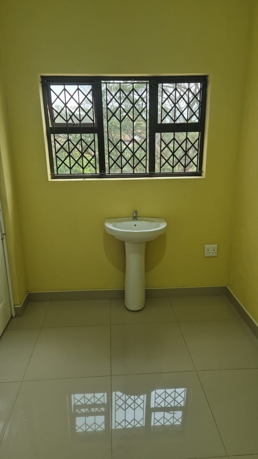 To Let 2 Bedroom Property for Rent in Clare Hills KwaZulu-Natal