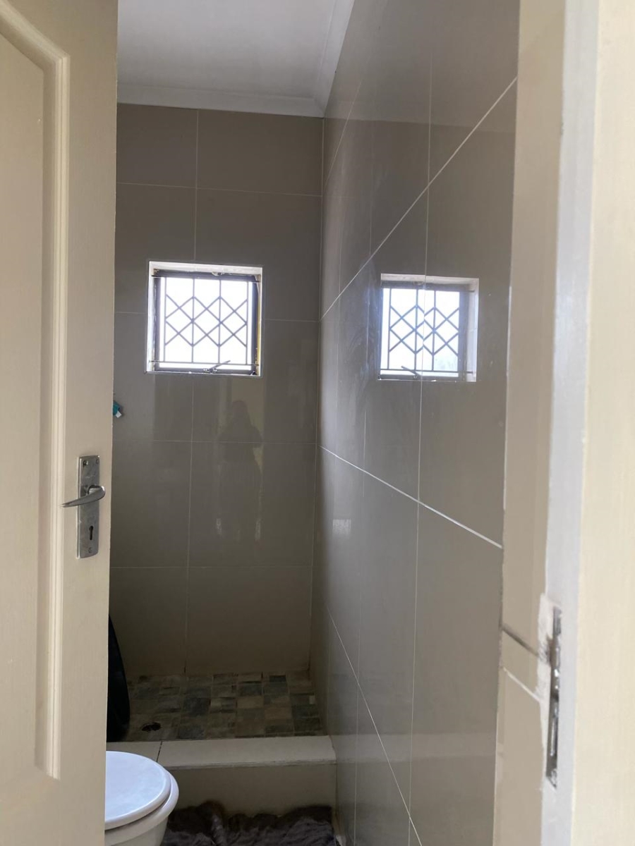 To Let 2 Bedroom Property for Rent in Clare Hills KwaZulu-Natal